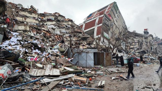 टर्कीको भूकम्पमा मृत्यु हुनेको संख्या २,९२१ पुग्यो   