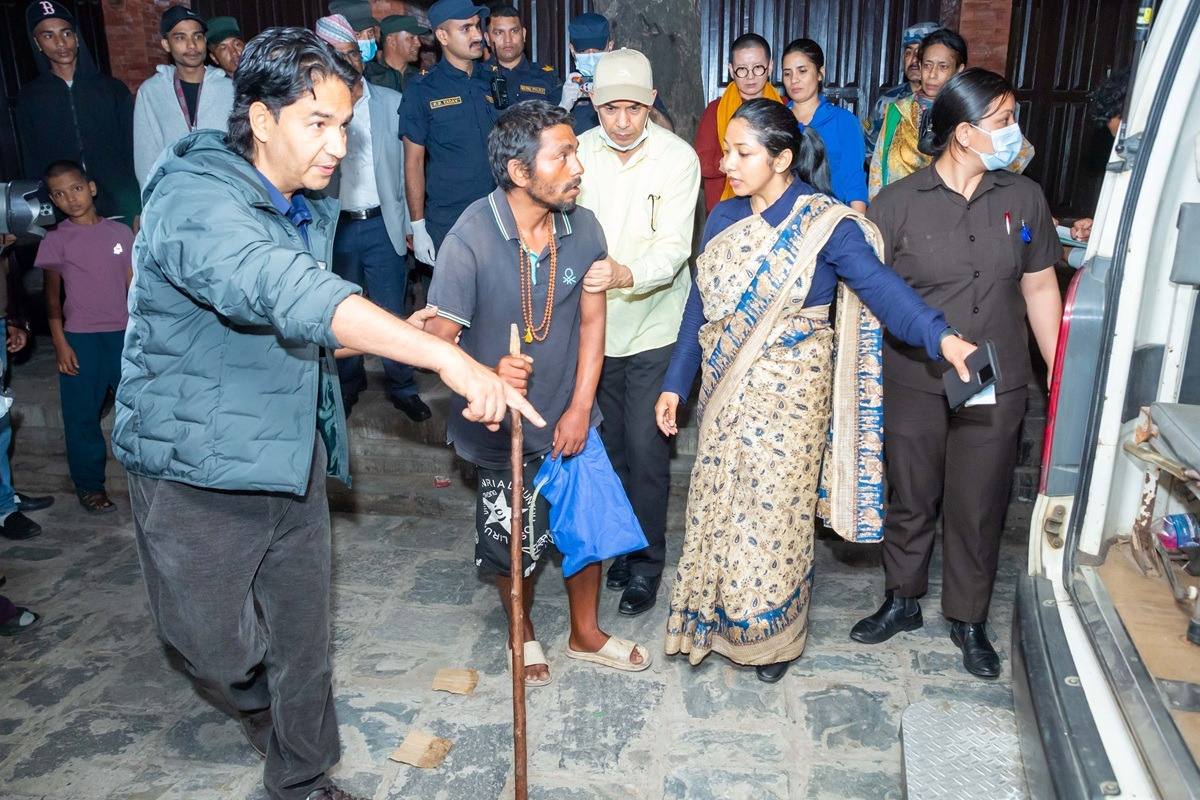 सडक आश्रित नागरिकहरूको उद्धार र पुनर्स्थापनाकाे लागि कल सेन्टर