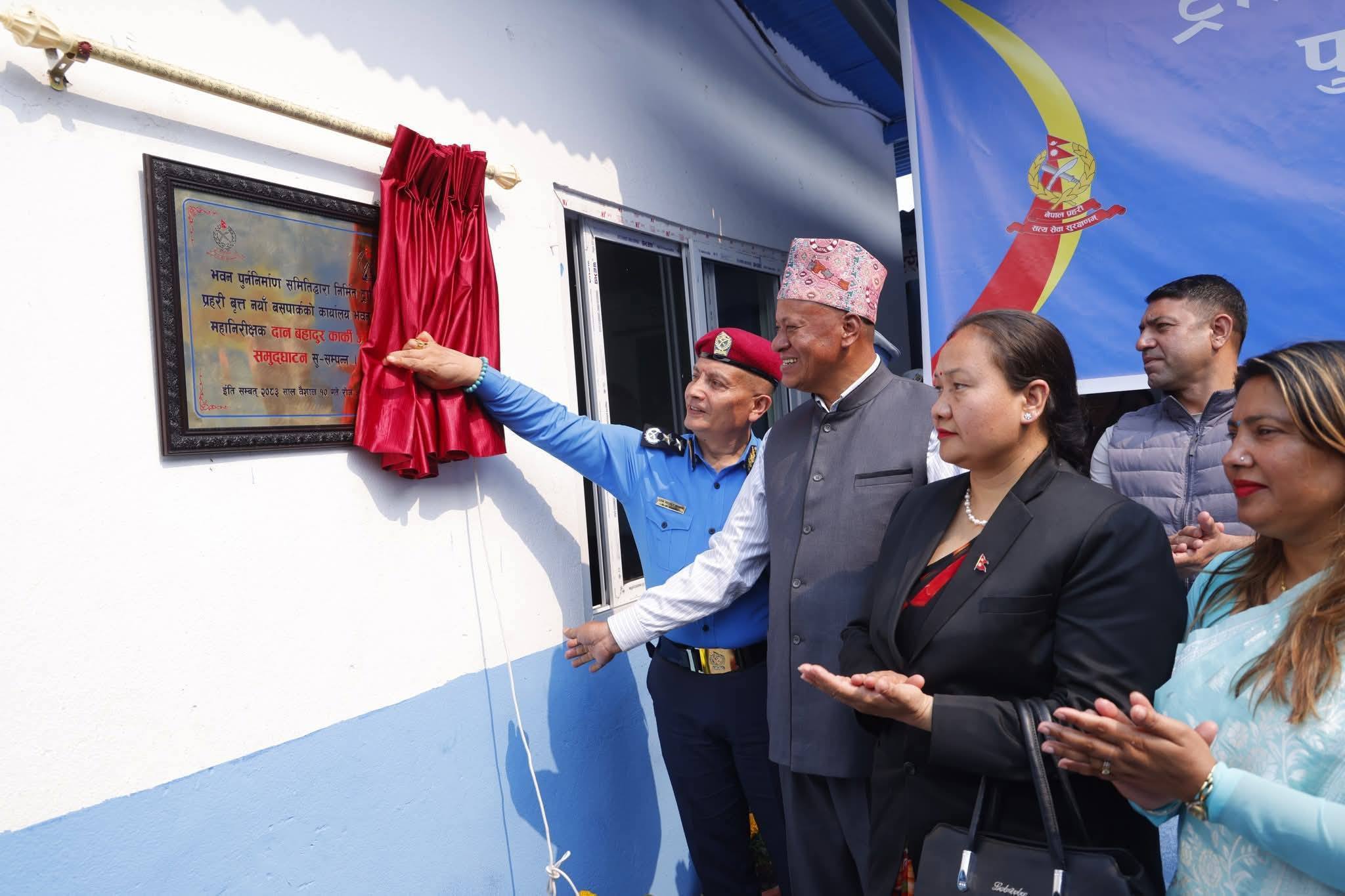 ट्राफिक प्रहरी बृत्त नयाँ बसपार्कको भवन उद्घाटन