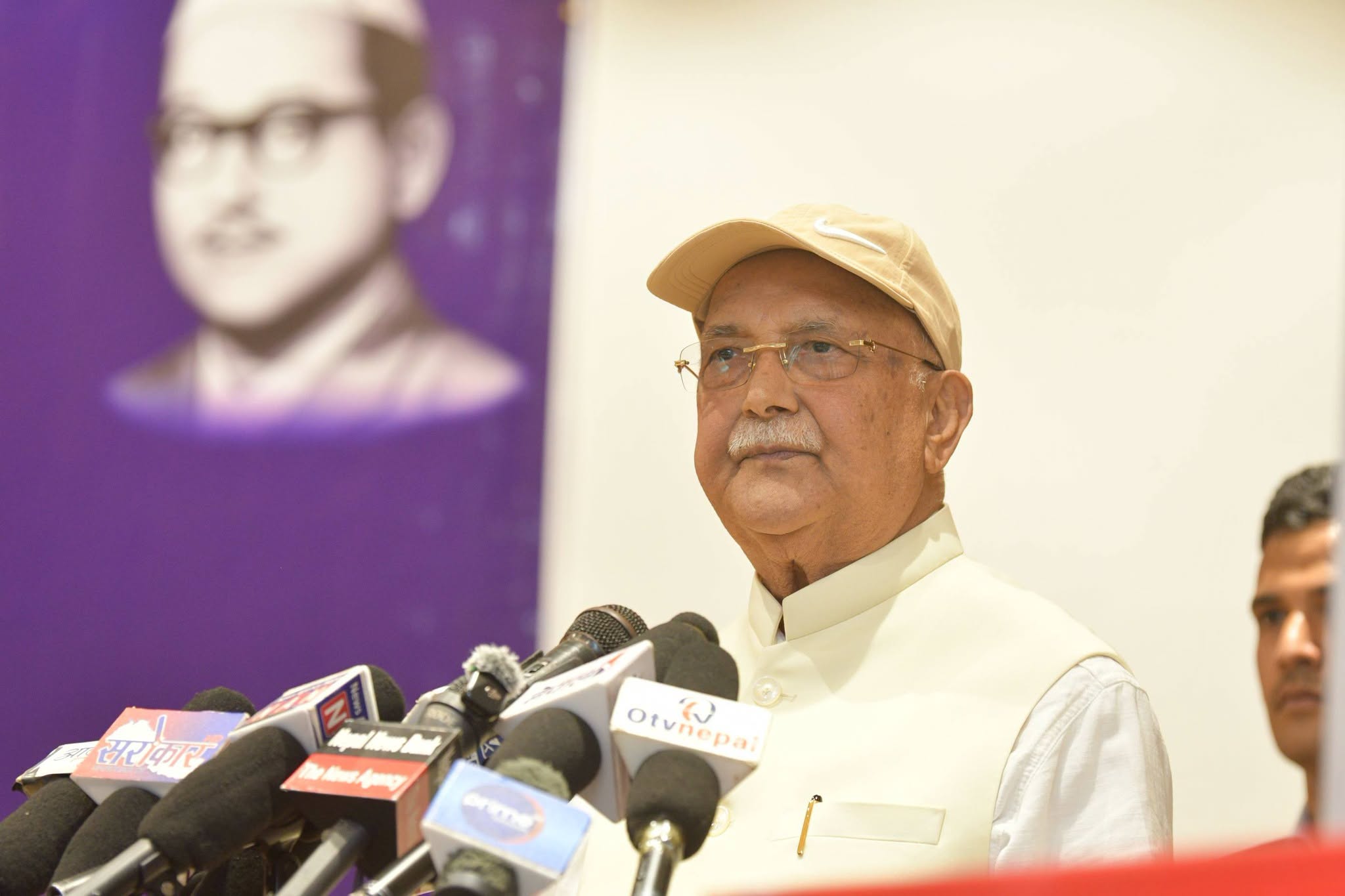 ‘अपहरित’ अवस्थामा रहेको लोकतन्त्र फर्काउनुपर्छ: ओली