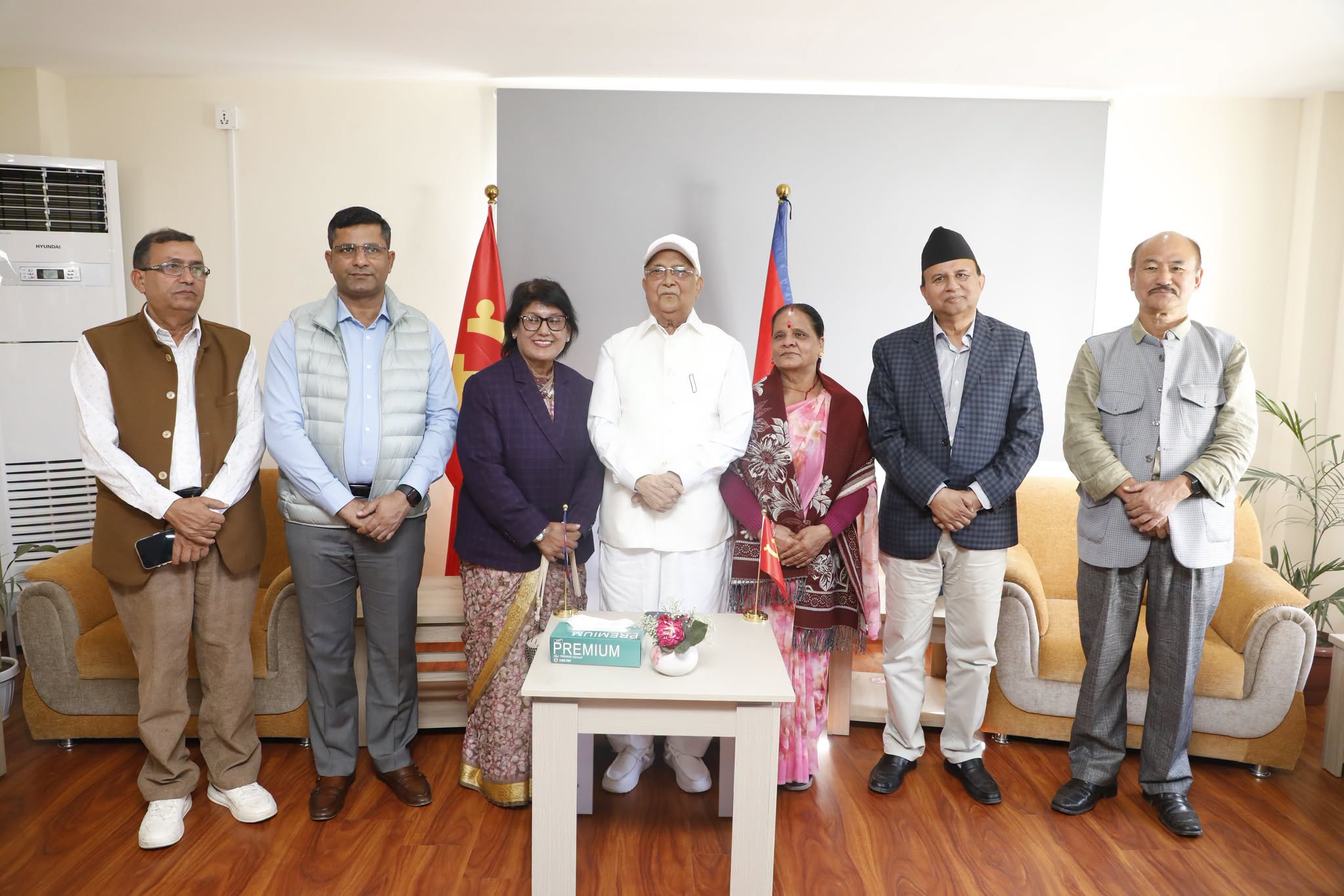 स्वाधीनता र लोकतन्त्रको रक्षाका लागि आन्दोलनको विकल्प छैन : ओली