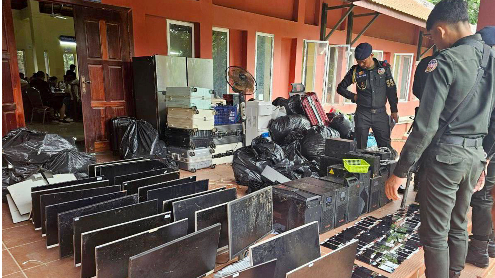 ठगीमा परेका ५१ नेपालीको कम्बोडियाबाट उद्धार