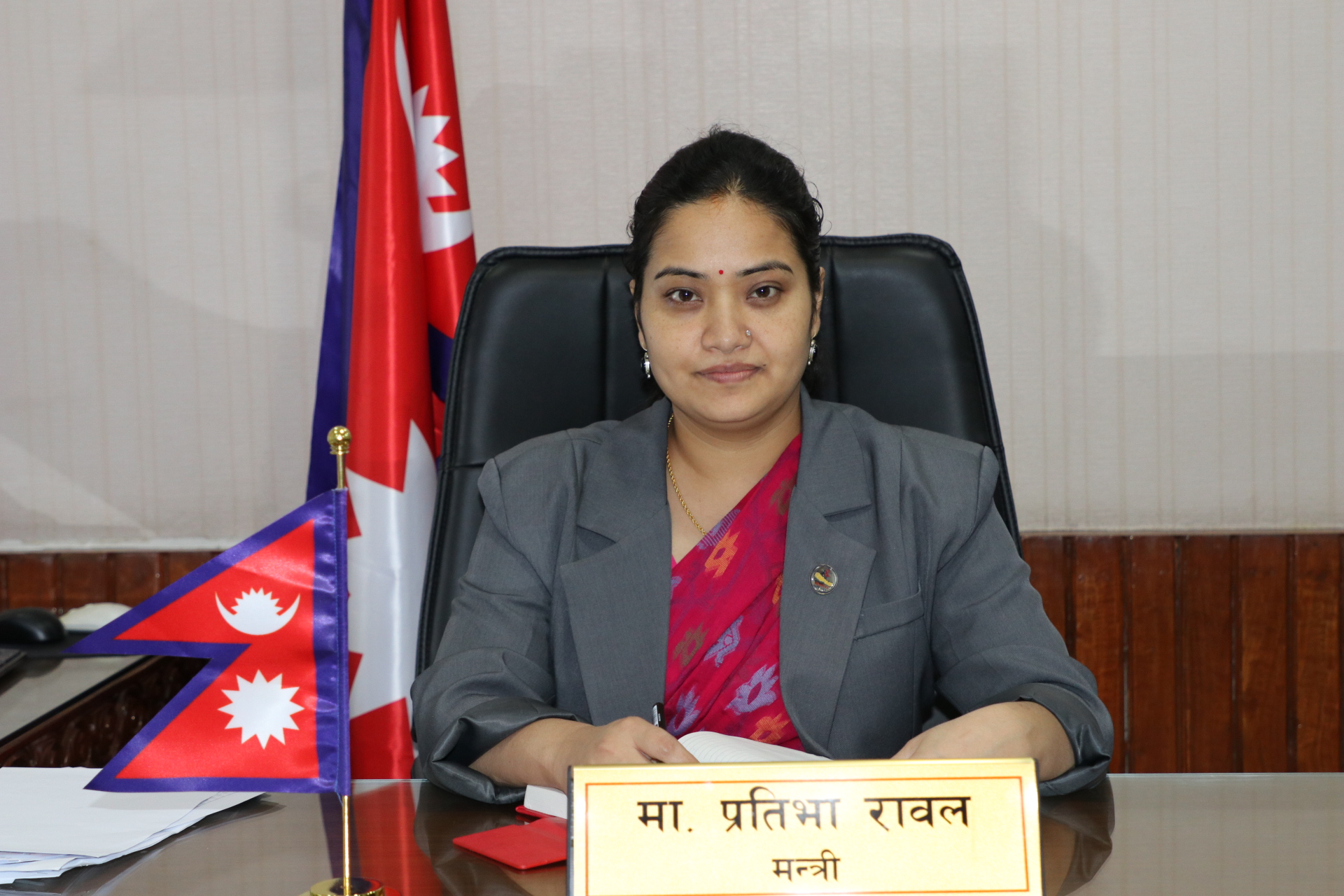 लामाे समय कार्यालयमा अनुपस्थित रहेका डिभी र पीआरधारी ४ कर्मचारीसँग स्पष्टीकरण माग 