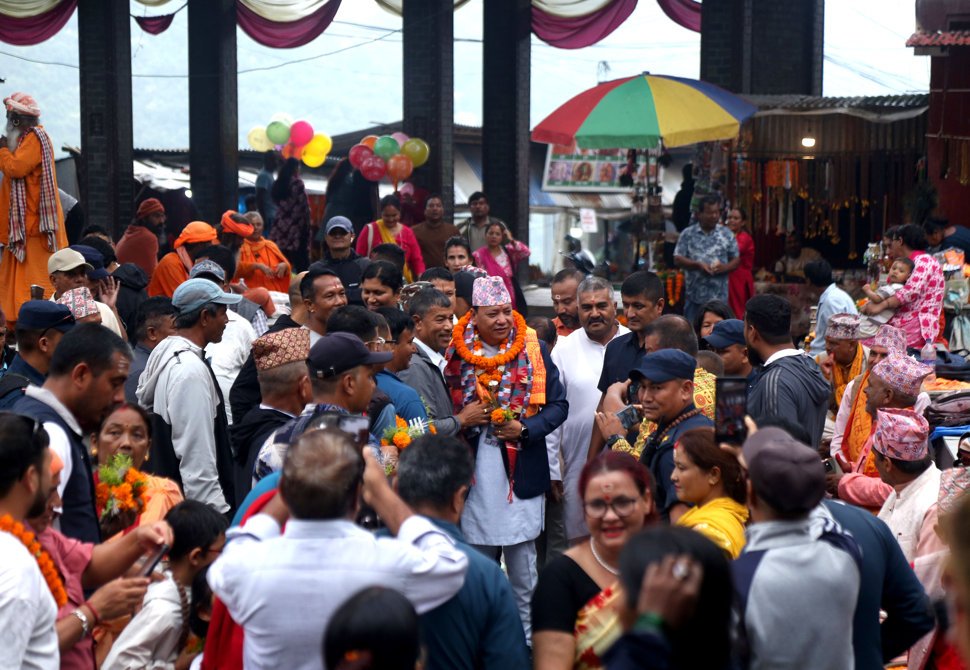 डोलेश्वर महादेव मन्दिरमा मुख्यमन्त्री थापा