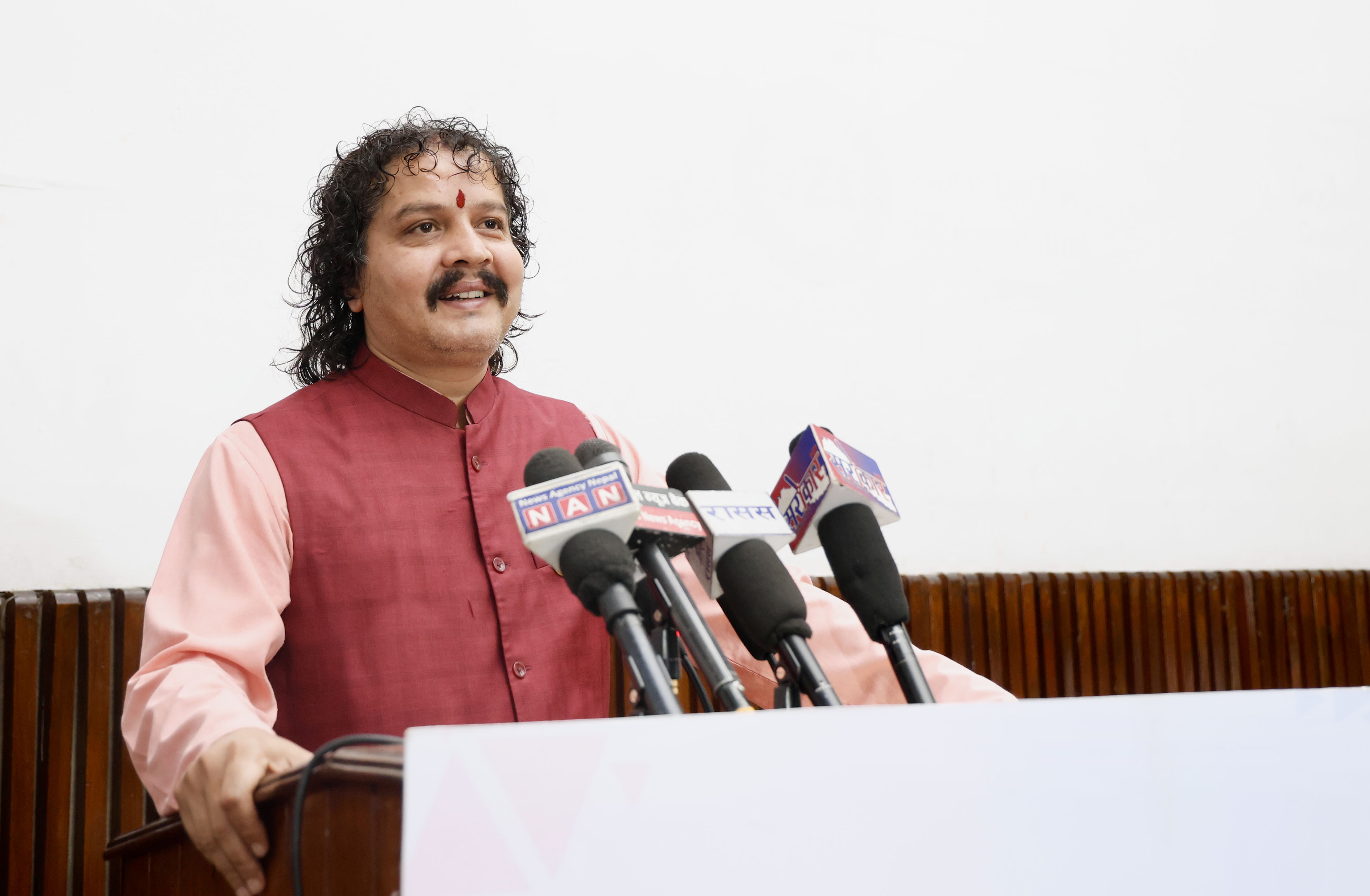 ‘सिंहदरबार’को नाम परिवर्तन गर्न सांसद रास्वपा सांसद हरि ढकालको प्रस्ताव