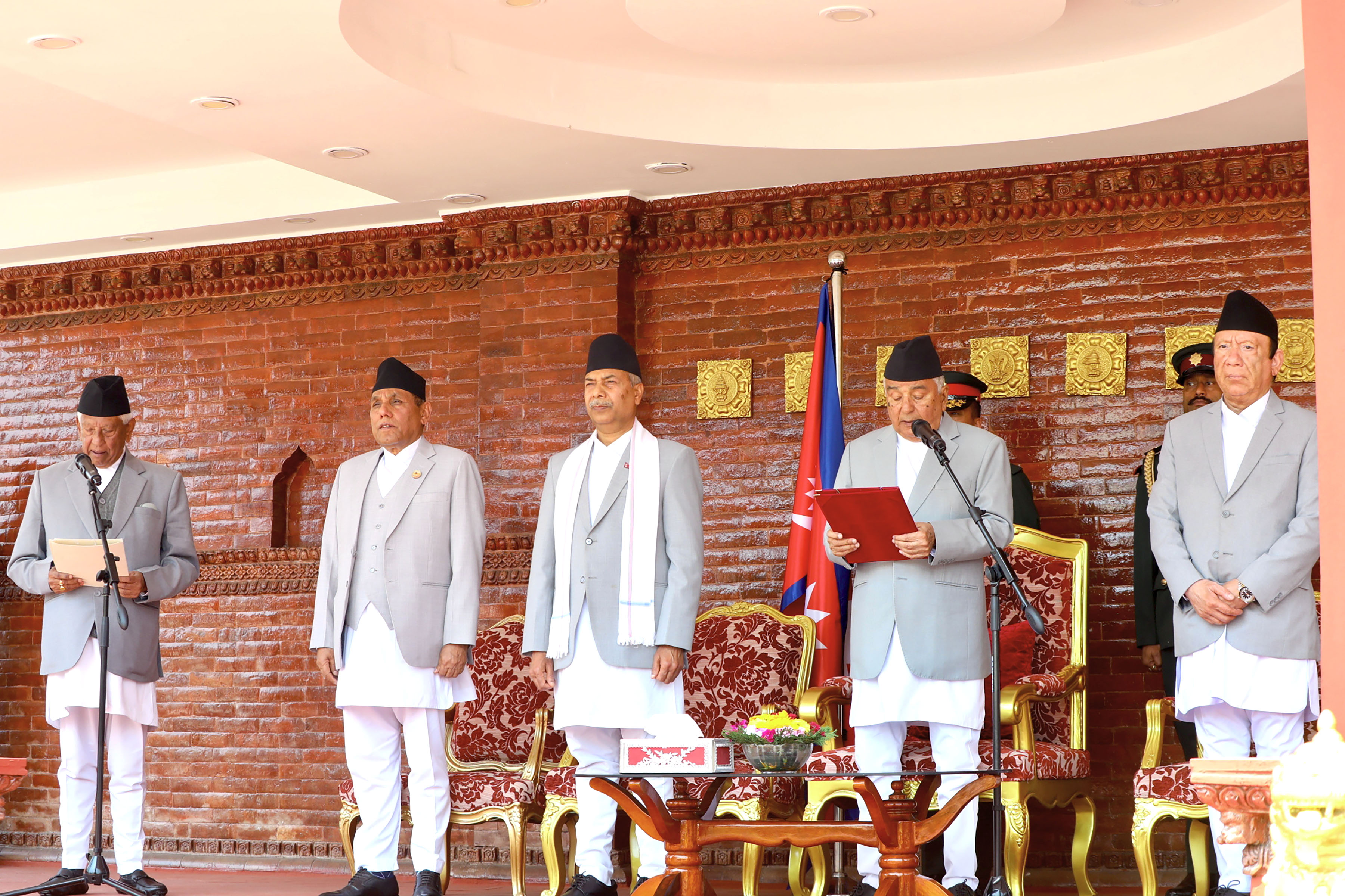 प्रतिनिधिसभाका ज्येष्ठ सदस्य केसीले लिए शपथ