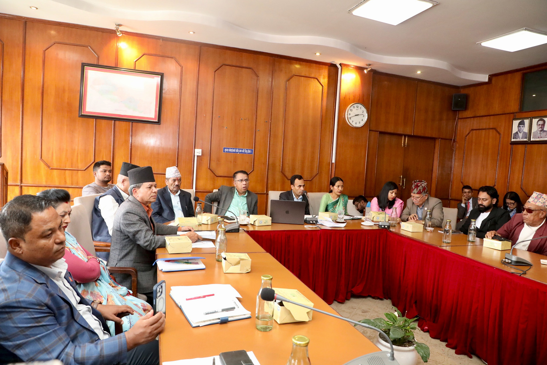 ‘फोहोर व्यवस्थापनलाई राजनीतिक विवाद नबनाऔं’