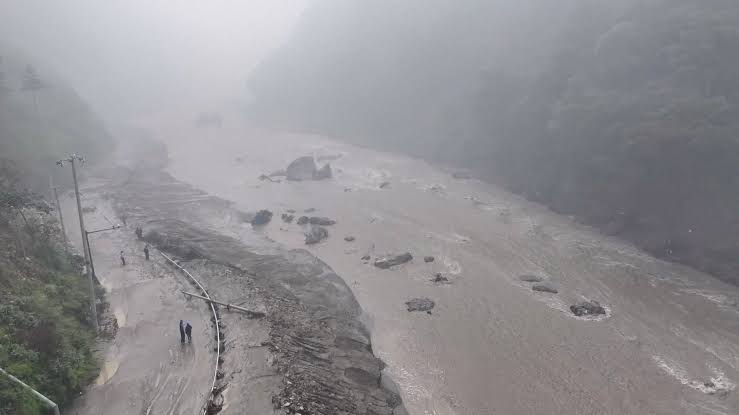 बाढीपछि चीनतर्फ हराइरहेका ९८ नेपालीको नाम सार्वजनिक (सूचीसहित)