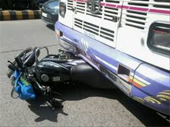 काठमाडौंको हलचोकमा बसको ठक्करबाट मोटरसाइकल चालकको मृत्यु 