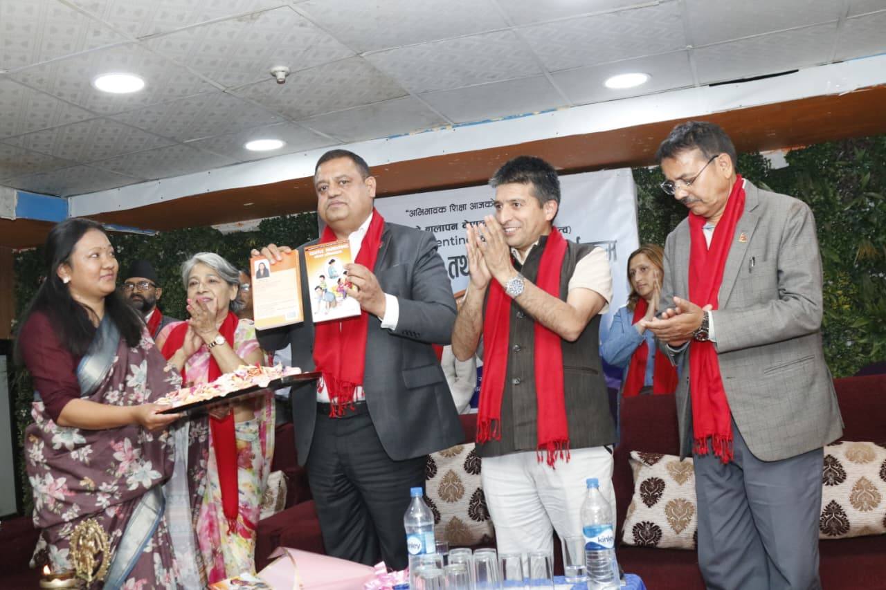 मथुरा थापाद्वारा लिखित ‘कोमल अभिभावकत्व’ पुस्तक विमोचन 