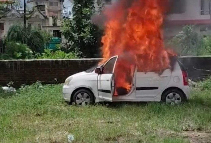 कीर्तिपुरमा पार्किङ गरिएको गाडीमा आगलागी, एक जनाको मृत्यु