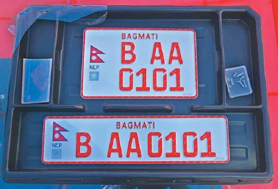 इम्बोस्ड नम्बर प्लेटमा अंग्रेजी भाषा प्रयोग नगर्न अन्तरिम आदेश