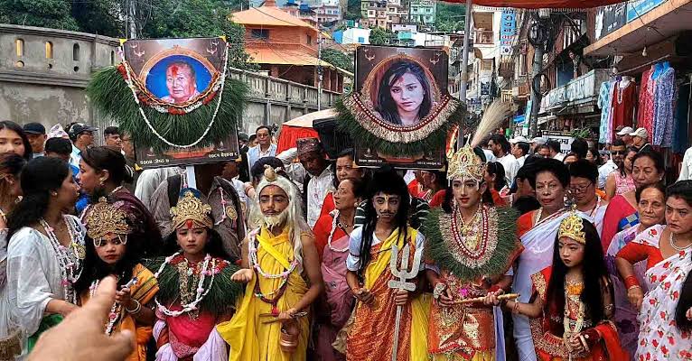दिवङ्गत भएका आफन्तको सम्झनामा काठमाडौँ उपत्यकामा आज गाईजात्रा पर्व मनाइँदै