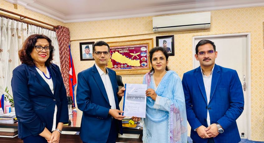हेटौंडा कपडा उद्योग पुनः सञ्चालनको तयारी प्रतिवेदन मन्त्री यादवलाई, २ महिनाभित्र परीक्षण उत्पादन गरिने