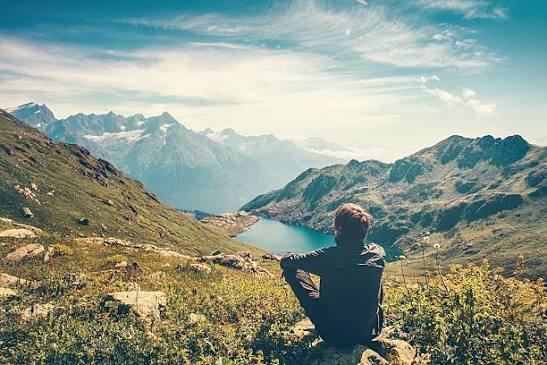 कविता :  एक्लो मान्छे
