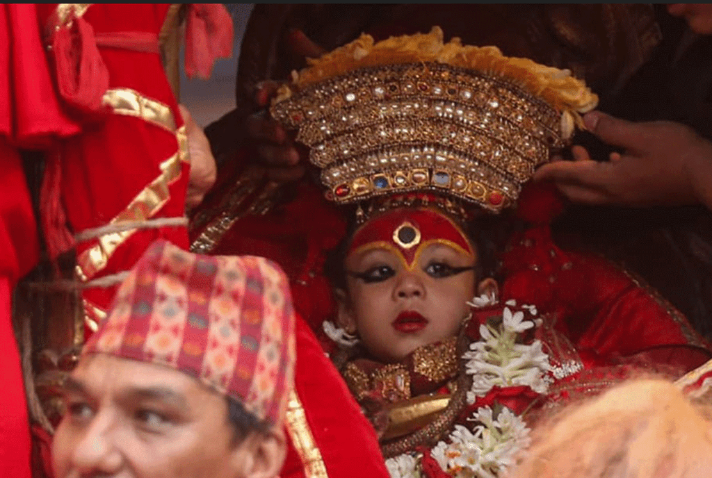 नयाँ कुमारी आर्यताराले पहिलो पटक गरिन् नगर परिक्रमा