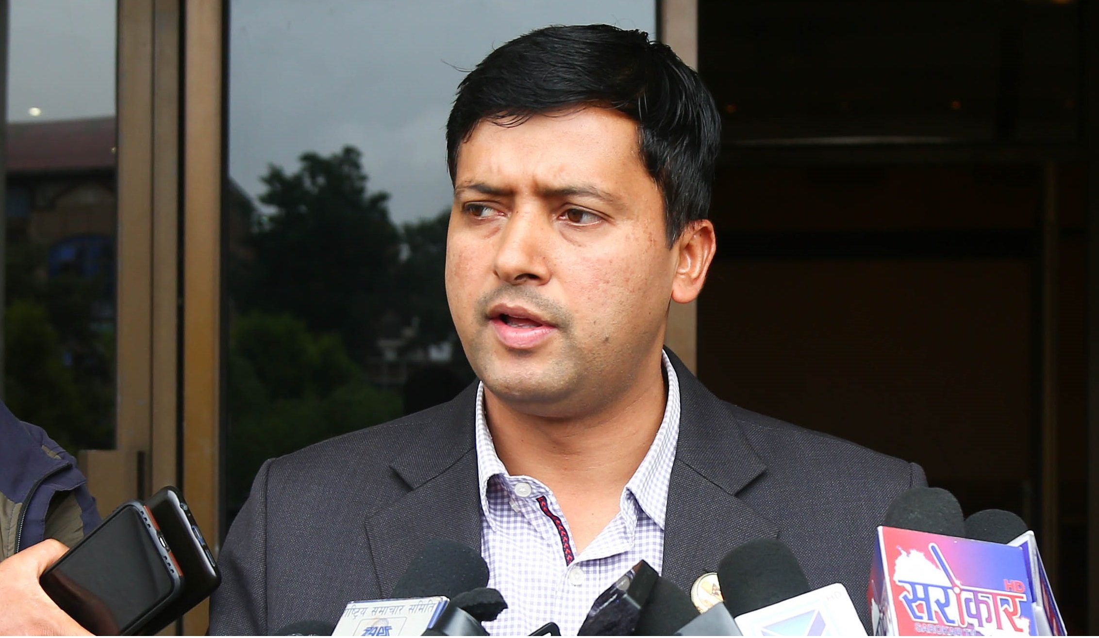 सरकार अधिनायकवादी मार्गतर्फ, संवैधानिक निकायमाथि त्रासको सिर्जना गरियो : महेश बर्तौला