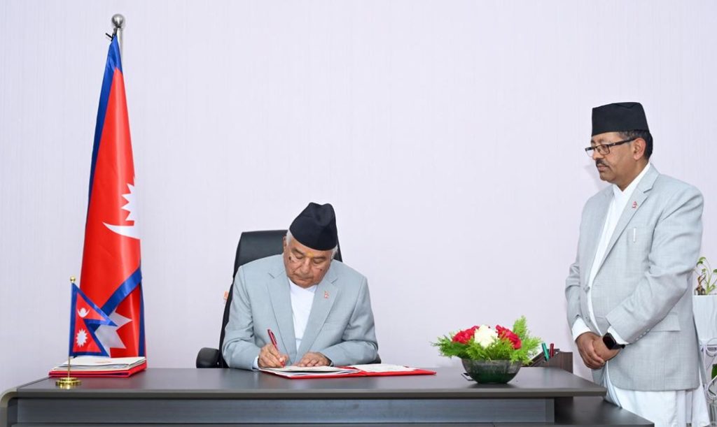 राष्ट्रपतिद्वारा सार्वजनिक पदाधिकारीको पदमुक्ति सम्बन्धीसहित ३ वटा अध्यादेश जारी