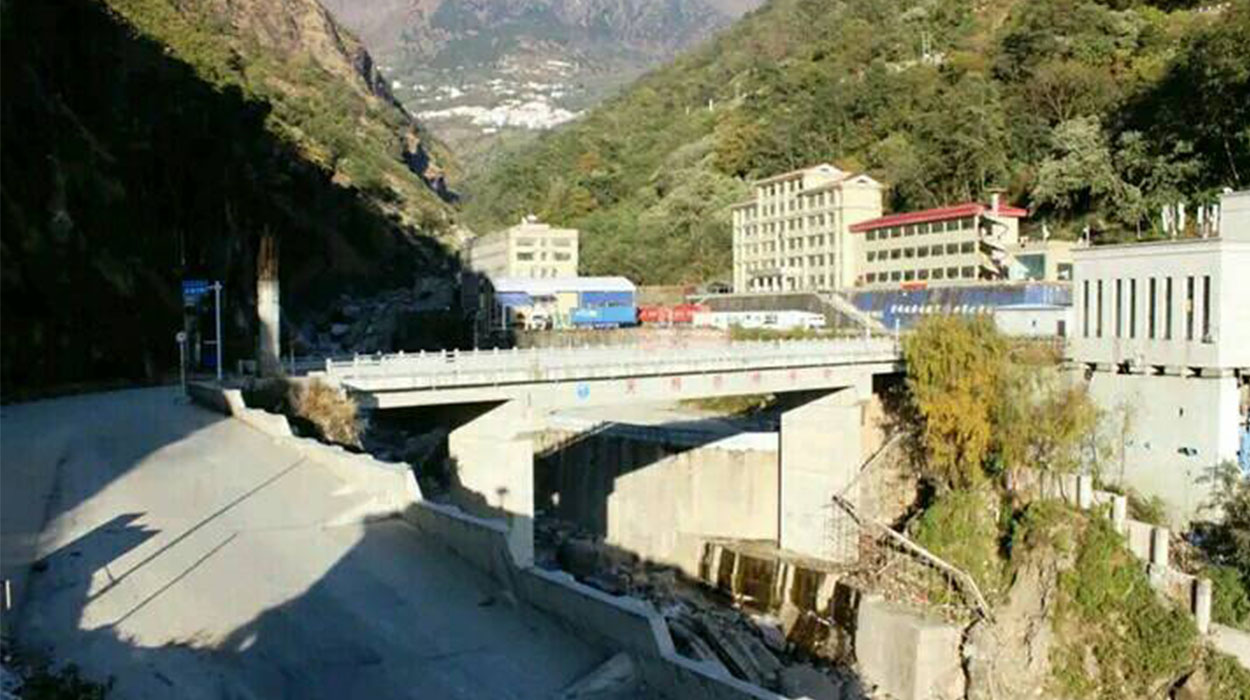 सिन्धुपाल्चोकको तातोपानी भन्सार क्षेत्रमा सुख्खा पहिरो, विभिन्न संरचनामा क्षति 